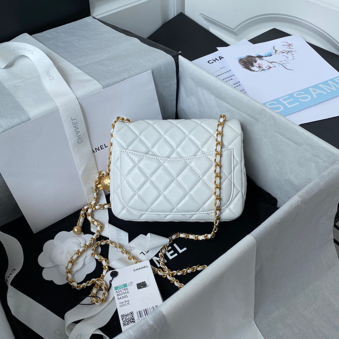 Chanel 18